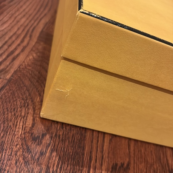 Fendi Bright Yellow Shoe Box - Picture 2 of 2